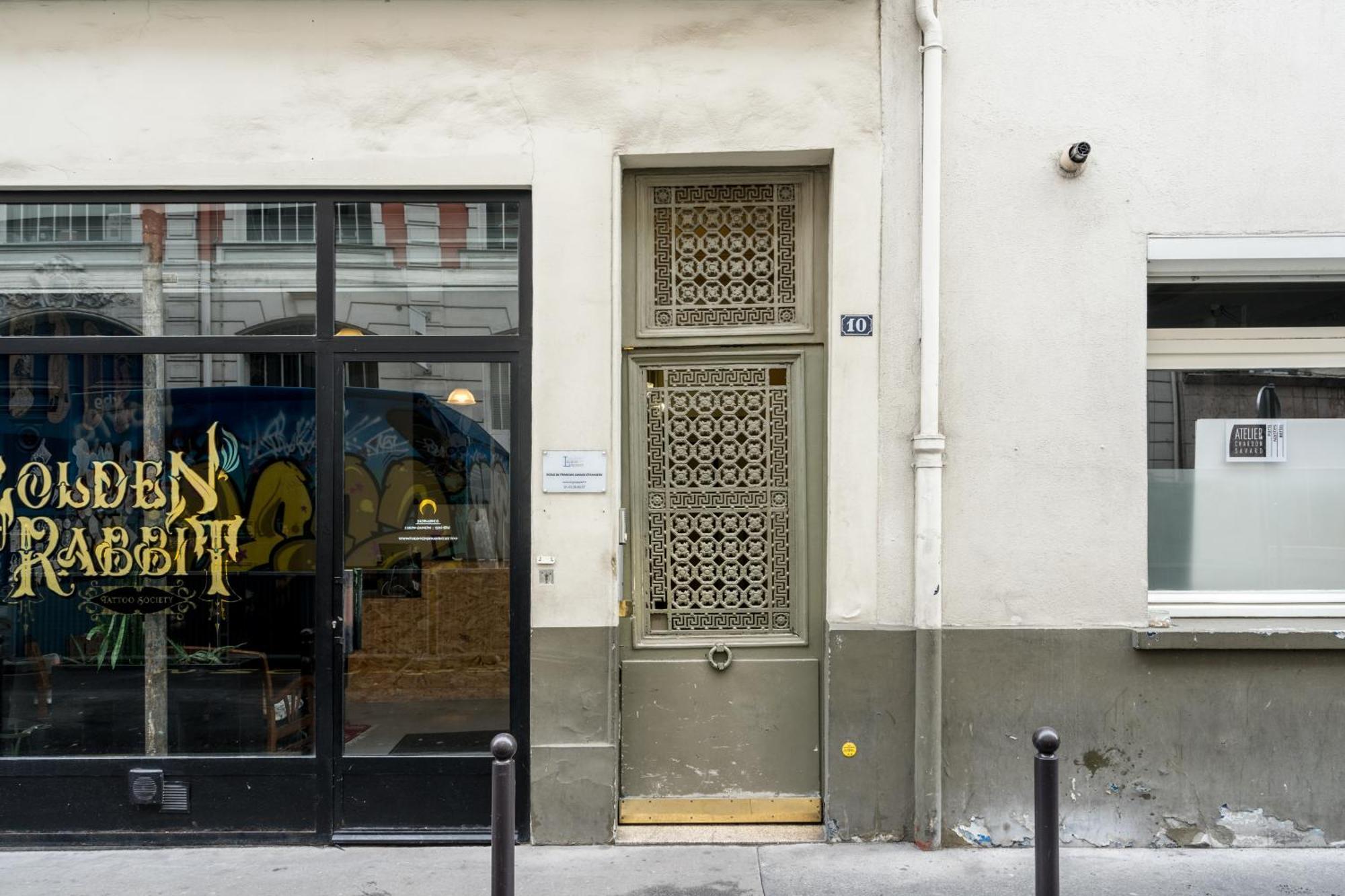 Elegant And Modern Parisian Charm Apartment Exterior photo