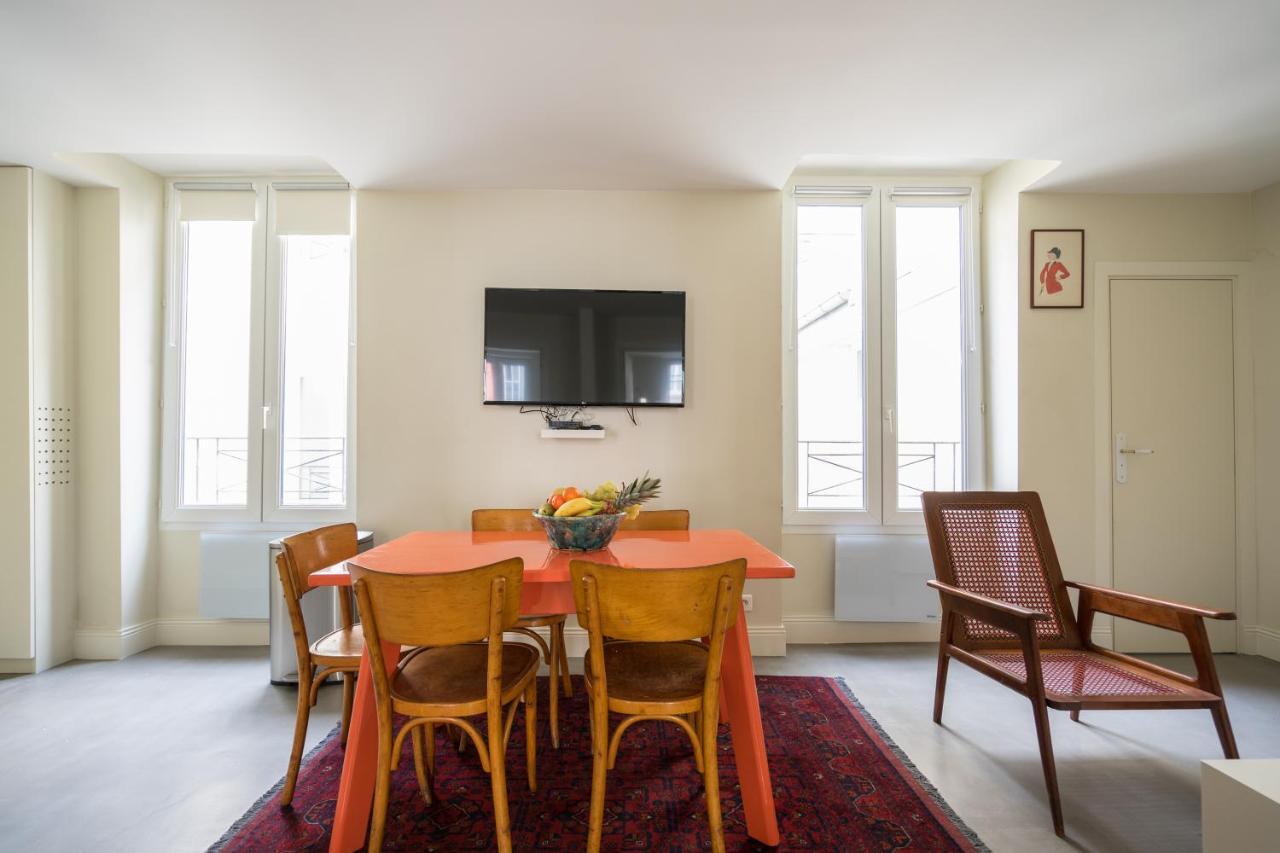 Elegant And Modern Parisian Charm Apartment Exterior photo